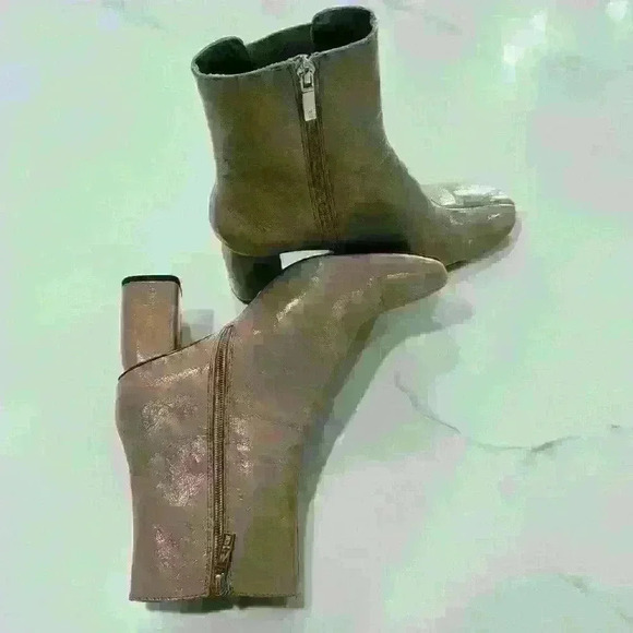 Elegant Beige Ankle Boots - Picture 2 of 13